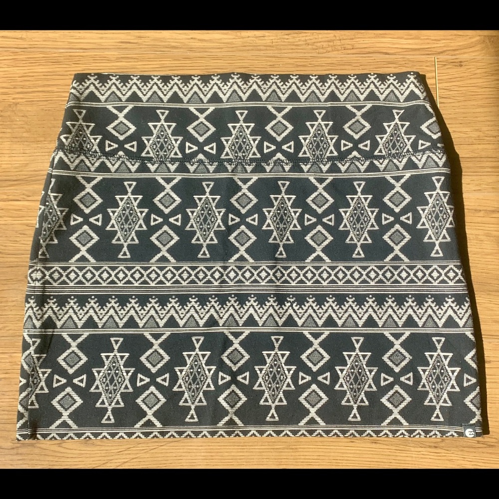NWOT Billabong Patterned Mini Skirt✨